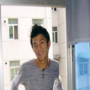 大左晒出道前青涩照 发文感慨北漂十年：挺好