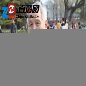 八旬老人完成半程马拉松 和年轻人共同感受奔跑之乐