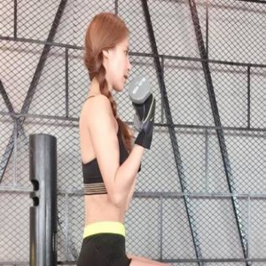 马景涛娇妻健身照前凸后翘 大秀傲人身材