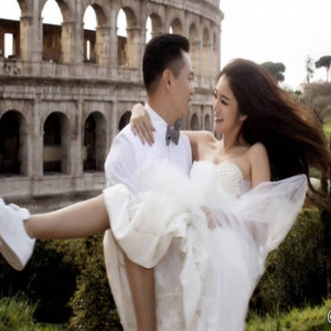 安以轩与富商男友结婚 领证现场照疑似曝光