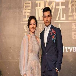 趁胡定欣离港，陈展鹏摸黑约美女山顶调情