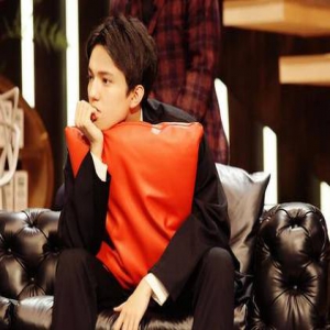 迪玛希被曝出“待机”懵圈日常：假装自己听懂了一切