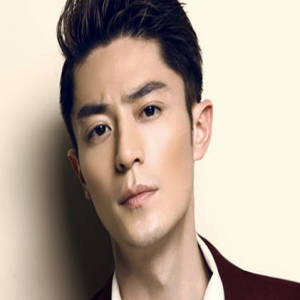 霍建华拍摄花絮照曝光 网友：一秒帅回了少年模样