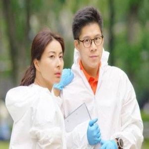 霍启刚夫妇餐厅吃饭 化了妆的郭晶晶模样清秀