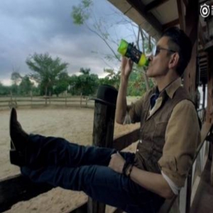 刘德华坠马受伤广告曝光！骑马画面全部被删