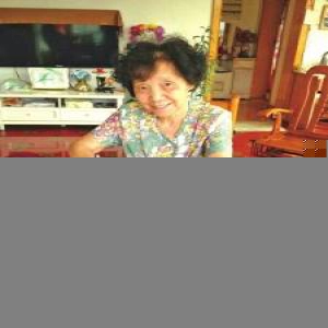 对诗词写作兴趣浓厚 80岁婆婆坚持创作出书