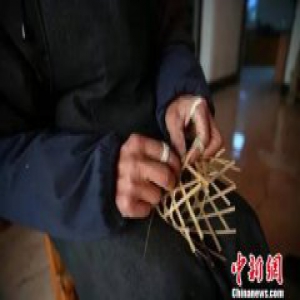 浙江德清竹编艺人暖心坚守六十载 雕琢精巧匠人心