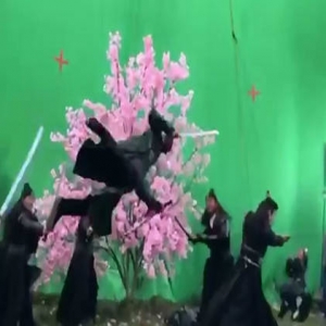 于小彤拍戏被威亚“锁喉” 发文报平安：一切都好请放心