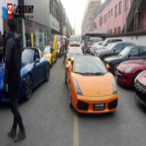 《速度战车》热拍 导演现场讲戏贡献“表情包”