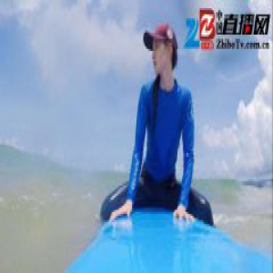 姜文爱徒周开开大玩冲浪 杨紫琼看好其未来发展