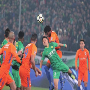 足协杯决赛首个回合平局收场：宝贵客场进球 让鲁能抢占先机