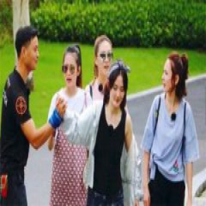 谢娜晒缆车自拍 网友大赞容颜永远3岁