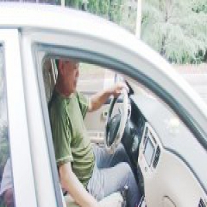 潍坊一67岁退伍老兵跳水救人，称“这是我的责任”