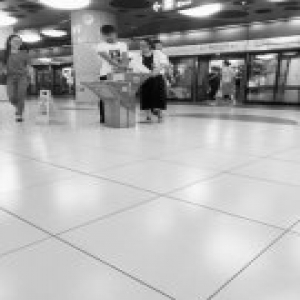 设备辨识度仍然不高 地铁直饮水机成洗手池