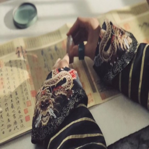 《孤山路31号》高颜值高悬念开播 独创纪录片影像体验