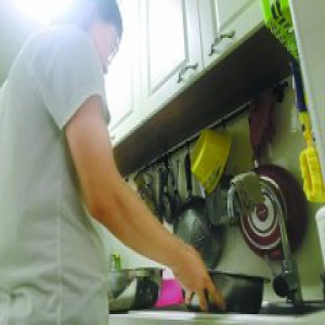 每到高峰时段就用水困难 晓月苑居民无水已十年