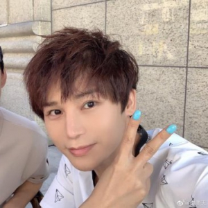 谁说90后不能过六一的 陈奕天明星教室计划教自拍教程皮得很