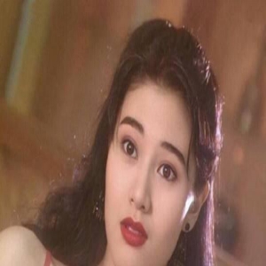 最美港姐李嘉欣近照曝光，大秀腹肌马甲线，52岁真实身材太惊人