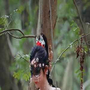 吴宣仪古装新剧路透释出 头戴面具化身神秘女侠