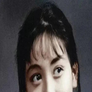 她是“最美王熙凤”65岁穿刺绣旗袍裙高贵又优雅，张国立娶到宝了