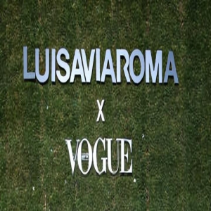 何穗出席佛罗伦萨合作时尚大秀，一袭黑色挂脖裙直角肩线条鲨人