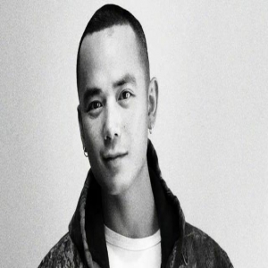 张恒远灵堂现场曝光！请僧人超度，老家破旧简陋，汪峰疑低调露面