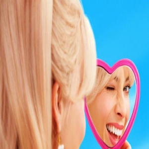 真人版《芭比》发布中文海报 即将引进档期未公布