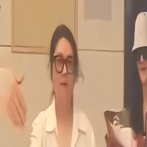 谢娜录《你好星期六》，下意识走向主持人化妆间，再来身份已变了