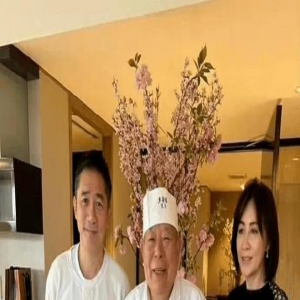 没滤镜加持，刘嘉玲素颜就是农家奶奶，影帝社恐连脚指头都不自在