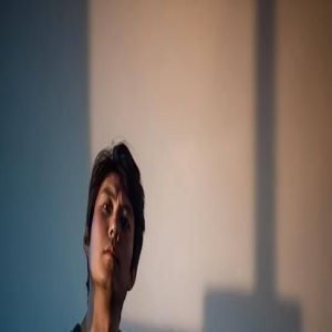 为谋出路加入开心麻花，演傻子出名，第一次当主角就很娘