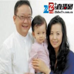 王刚妻子近照曝光：比王刚小20岁 气质迷人