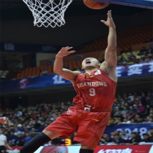 山东男篮客场险胜四川 张庆鹏三分球6投6中