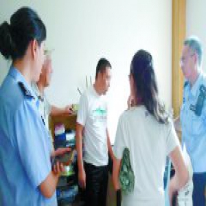 突闻儿子被绑架 八旬老太执意汇30万终被劝下