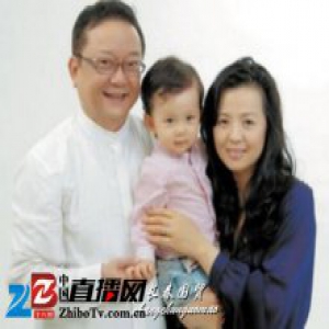 69岁王刚小20岁妻子近照曝光 太有气质了