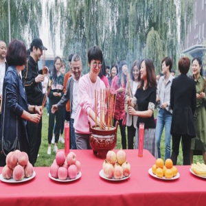 海清出席《小欢喜》开机仪式 掀中国家庭高考回忆