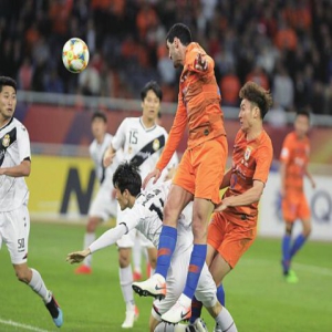 山东鲁能2:1逆转庆南FC 10年来首胜韩国球队 提前一轮小组出线