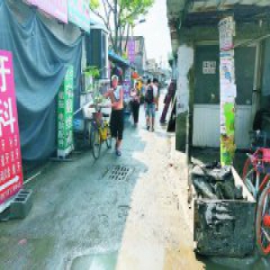 暴雨致定辛庄西村积水严重 市排水集团紧急作业