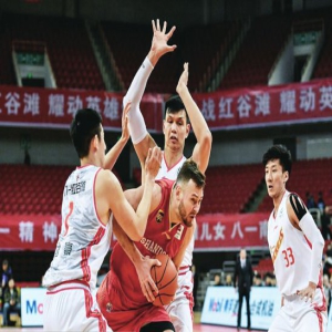 19次出手仅命中4球 山东男篮迷失在三分线外