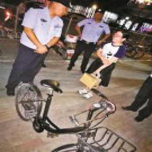 改色、上锁 小黄车变“私家车” 亦庄两女子被抓