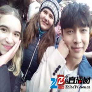 张艺兴现身乌克兰 海外人气爆棚凭实力圈粉