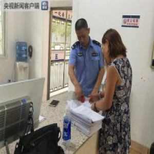 女子问警官“我是不是网逃” 民警一查：还真是
