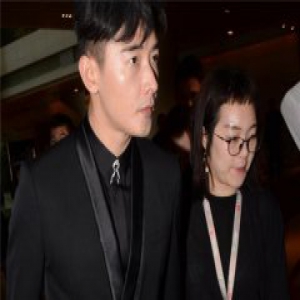 罗晋外出遭追拍 扭头就要躲镜头