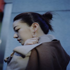 赵薇英伦大片释出 综艺引热议