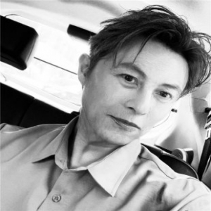 邱胜翊晒老年妆感恩亲人 粉丝接梗讨论