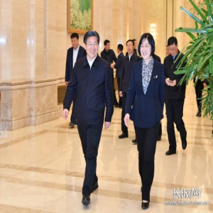 王东峰与新疆生产建设兵团第二师铁门关市党政代表团举行工作座谈