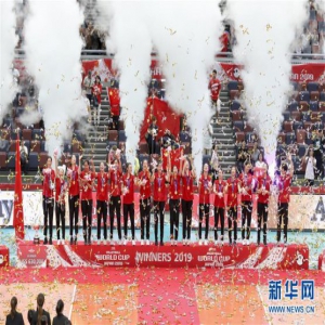 女排世界杯：中国队捧杯