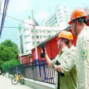 巡线工的一天 越是高温极端天气越要往外跑