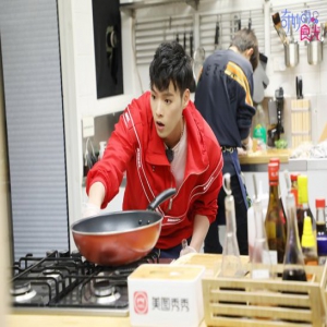 《奇妙的食光》粉丝专场签抵押合同 朱正廷餐厅首唱唱哭了