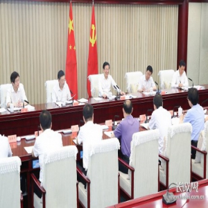 王东峰在省委宣传部调研检查并主持召开征求新闻单位意见座谈会