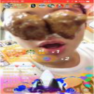 王祖蓝快手直播玩心大起 即兴演唱串烧歌曲辣耳朵